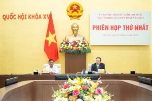Việc tổ chức lấy ý kiến về dự thảo Nghị quyết sửa đổi, bổ sung Hiến pháp năm 2013